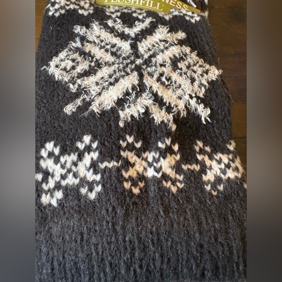 Cuddl Duds Black and White Knit Socks - Picture 6 of 6